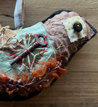 ‘tattered’ bird hanger